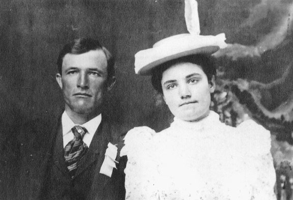 Dora Armenta Evans Wann (1884) and Thomas Harlan Wann (1873). Dora is the daughter of Mary Frances J